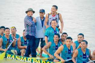 Jalur Putri Anggun Sibiran Tulang Raih Gelar Jawara di Pacu Jalur Nasional 2024