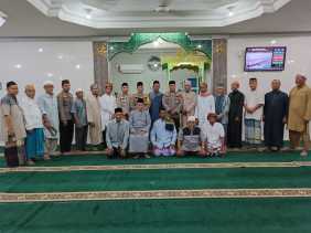 Polsek Dumai Barat Berbaur dengan Jamaah Mesjid, Sampaikan Pemilu Damai