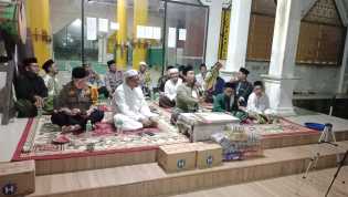 Demi Pemilu Damai, Kapolsek Lirik Ikuti Wayang Kulit Semalam Suntuk