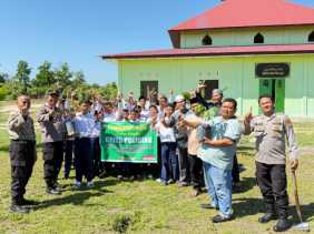 Green Policing, Kapolsek TPTM Tanam Bibit Pohon di Pondok Pesantren Darul Bariyah Rohil