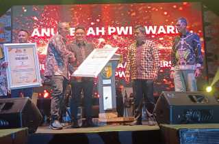 Malam Puncak HPN dan HUT PWI, Gubernur, Bupati dan Perusahaan Mitra Terima Award
