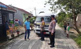Polsek Pangkalan Kerinci Jemput dan Antar Lansia Untuk Vaksinasi