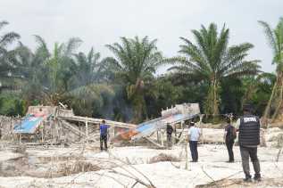 Polisi Gerebek Tambang Emas Ilegal di Kuansing, Penambang Kabur, Empat Rakit Dimusnahkan