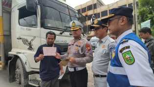 Ditlantas Polda Riau Tertibkan Angkutan Barang Jelang Nataru