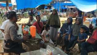 Polsek Bangko Pusako Gelar Patroli Sambang Warga untuk Pilkada Damai 2024