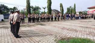 Kapolsek Minas Pimpin Apel Kesiapan dan Pelepasan Logistik Pilkada 2024, Tekankan Netralitas