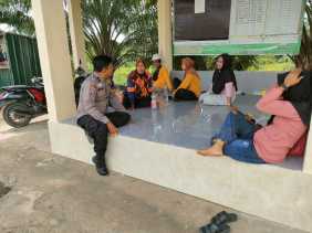 Kapolsek Tanah Putih Tanjung Melawan Ingatkan Ibu-Ibu untuk Tidak Terpengaruh Isu Negatif Jelang Pilkada 2024