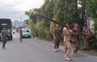 Satpol PP Pekanbaru Bongkar Belasan Tiang Fiber Optik Ilegal