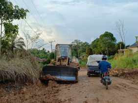 Terkait Rusaknya Jalinsel di Inhu, PT Kas Turunkan Alat Berat Bantu Perbaikan