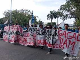 BEM UIR Minta DPRD Riau Evaluasi Kinerja Gubri