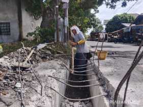 Usai Dirusak, Jembatan Drainase Jalan Letkol Hasan Basri Diperbaiki Kontraktor