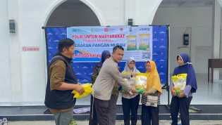 Polsek Rumbai Gelar Gerakan Pangan Murah, 2 Ton Beras Di Beli Warga