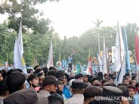 Tolak Kenaikan BBM, Mahasiswa: Kalau Bukan BBM, Presiden yang Turun!