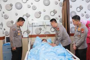 Dijenguk Irjen Moh Iqbal, Kapolda Jambi Berlinang Air Mata