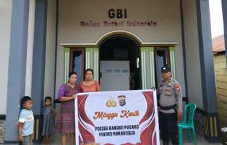 Ajak Jaga Lingkungan Aman, Polsek Bangko Pusako Sambangi Gereja Lewat Program Minggu Kasih