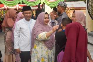 Hari Kedelapan Ramadhan, Bupati Kasmarni dan Wabup Bagus Santoso Kunjungi Mesjid Ar Rahman Desa Sepahat