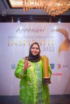 Satu- Satunya di Riau, Bupati Kasmarni Terima Penghargaan Sebagai Kepala Daerah Perempuan Inspiratif