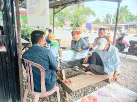 Polsek Tambang Jalin Silaturahmi dengan Warga Desa Palung Raya untuk Ciptakan Kamtibmas Pasca Pilkada 2024