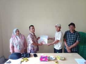 Pemdes Ketaping Jaya Salurkan BLT DD Triwulan Kedua kepada 10 KPM