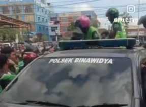 Ribut Driver Ojek Vs Juru Parkir, Polisi Lepaskan Tembakan