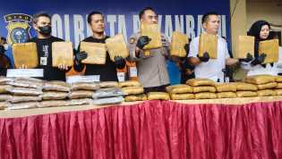 7 Tersangka Diamankan, Satresnarkoba Polresta Pekanbaru Gagalkan Pengiriman 73 Kilogram Ganja Kering