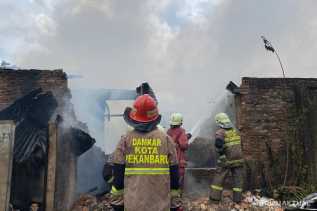 Kebakaran di Pekanbaru Hanguskan Tiga Rumah, Damkar Sempat Terhambat Kerumunan Warga