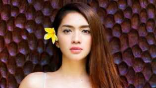 Angel Karamoy Tiduran Manja, Gemesin Banget!