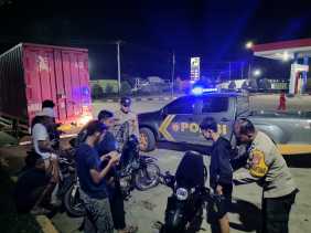 Polsek Kemuning Patroli Malam Antisipasi C3 Jelang Pilkada