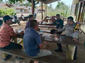 Menjelang Debat Pilkada Rokan Hilir, Bhabinkamtibmas Harapan Jaya Imbau Masyarakat Waspada terhadap Informasi Provokatif