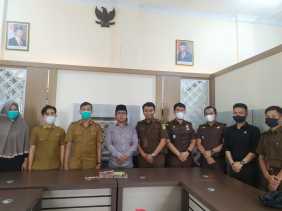 Tiga Saksi Serahkan Uang Puluan Juta ke Kejari Siak