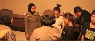 Pasangan LGBT Terjaring, Satpol Amankan 73 Muda-mudi Bukan Suami Istri dari Wisma