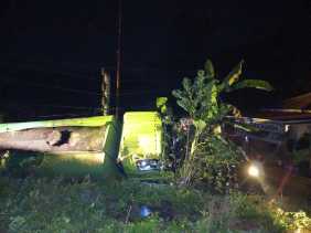 Truk Bermuatan CPO Hantam Tiang Listrik di Kuansing
