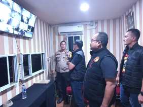 Pantau Aktivitas Masyarakat, Kapolresta Pekanbaru Cek CCTV di Kampung Bersih Narkoba