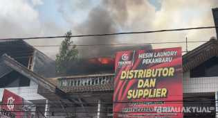 Kebakaran Hanguskan 3 Ruko di Jalan Harapan Raya Pekanbaru