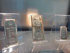 Harga Emas Antam Sentuh Rp 2.413 Juta per Gram