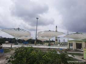 Waktu Yang Ditetapkan Habis, Proyek Payung Rp42 Miliar di Mesjid Annur Riau Tak Selesai