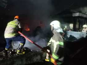 Diamuk Si Jago Merah, 4 Rumah dan Bengkel di Pekanbaru Hangus Terbakar
