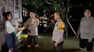 Hingga Tengah Malam, Polsek Peranap Cooling System, Cipkon Pemilu dan Pantau Banjir