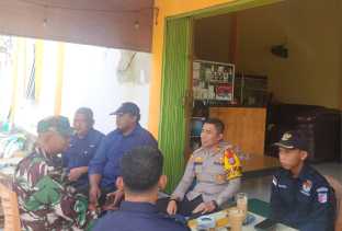 Kapolsek Kempas Ngopi Bareng dengan PPS, Imbau Jaga Netralitas Pilkada