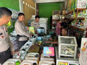 Polsek Kelayang Edukasi Pemilu Damai dan Salurkan Bansos Untuk Poktan di Rakit Kulim