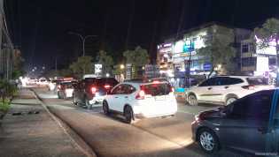 Jalan HR Soebrantas Pekanbaru Macet Parah, Pengendara Keluhkan Banyak Truk Besar Masuk Kota