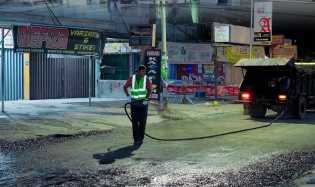 Overlay Jalan Suka Karya Tuntas, Berlanjut ke Perbaikan Drainase