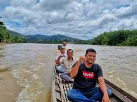 Tim Ditintelkam Polda Riau Susuri Sungai Sebayang Kampar untuk Mapping TPS Terisolir
