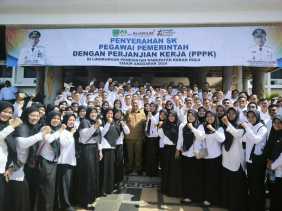 Bupati Rohul Serahkan 1.461 SK PPPK Tahap I: 'Ini Bukan Sekadar Status, Tapi Amanah Rakyat'