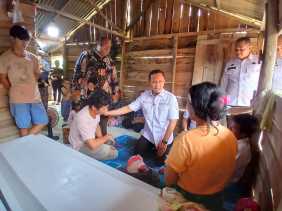 Kunjungi Keluarga Korban Kakak Beradik yang Tewas Tenggelam, Wako Pekanbaru Sampaikan Belasungkawa