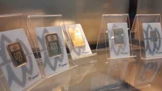 Harga Emas Antam Hari Ini Tembus Rp 2.605 Juta per Gram