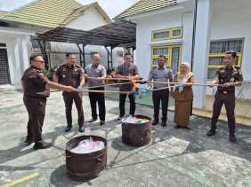 Kejari Meranti Musnahkan Barang Bukti 44 Perkara, Termasuk Narkotika dan Kekerasan Seksual