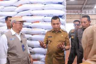 Miliki Ribuan Ton Stok Beras, Pj Walikota Pekanbaru Perkirakan Cukupi Kebutuhan Hingga Lebaran