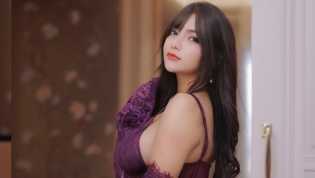 Tampilan Seksi Tiara Aurellie dengan Lingerie Merah