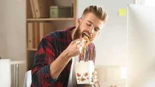 Empat Kebiasan Buruk Sewaktu Muda Penyebab Kolesterol Tinggi di Hari Tua